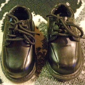 Sprockets Toddler Shoes Size 4 (Like New)
